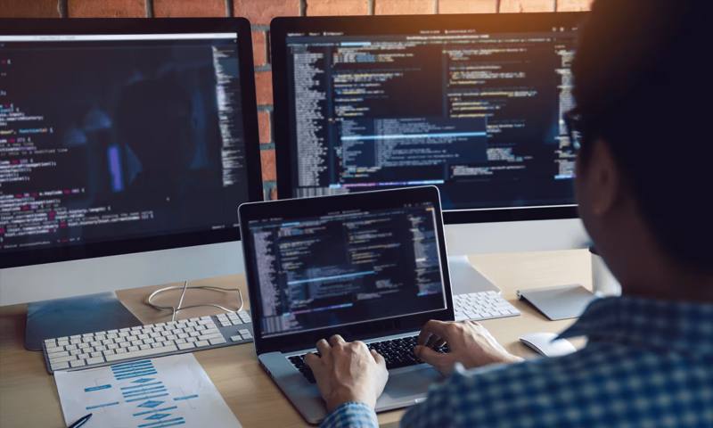 数据科学选型:R与Python如何赋能濠江区网站建设?